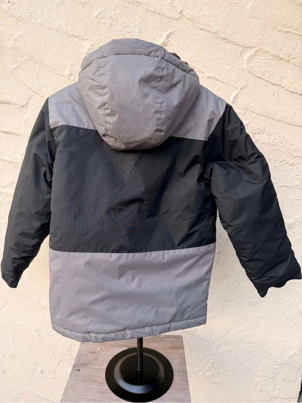 Columbia Kids Black and Gray Hooded Puffer Jacket size: S